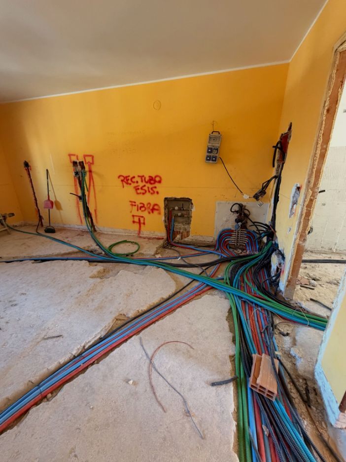 Impianti elettrici: lavoro reale MVP Costruzioni