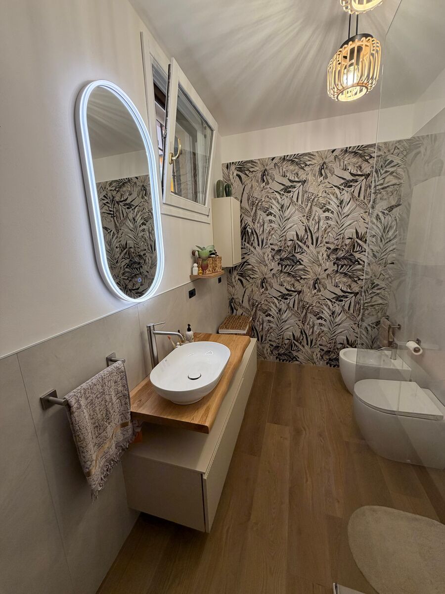 PRIMA ➜ DOPO ✨ Un bagno completamente trasformato, dove ogni dettaglio è stato…