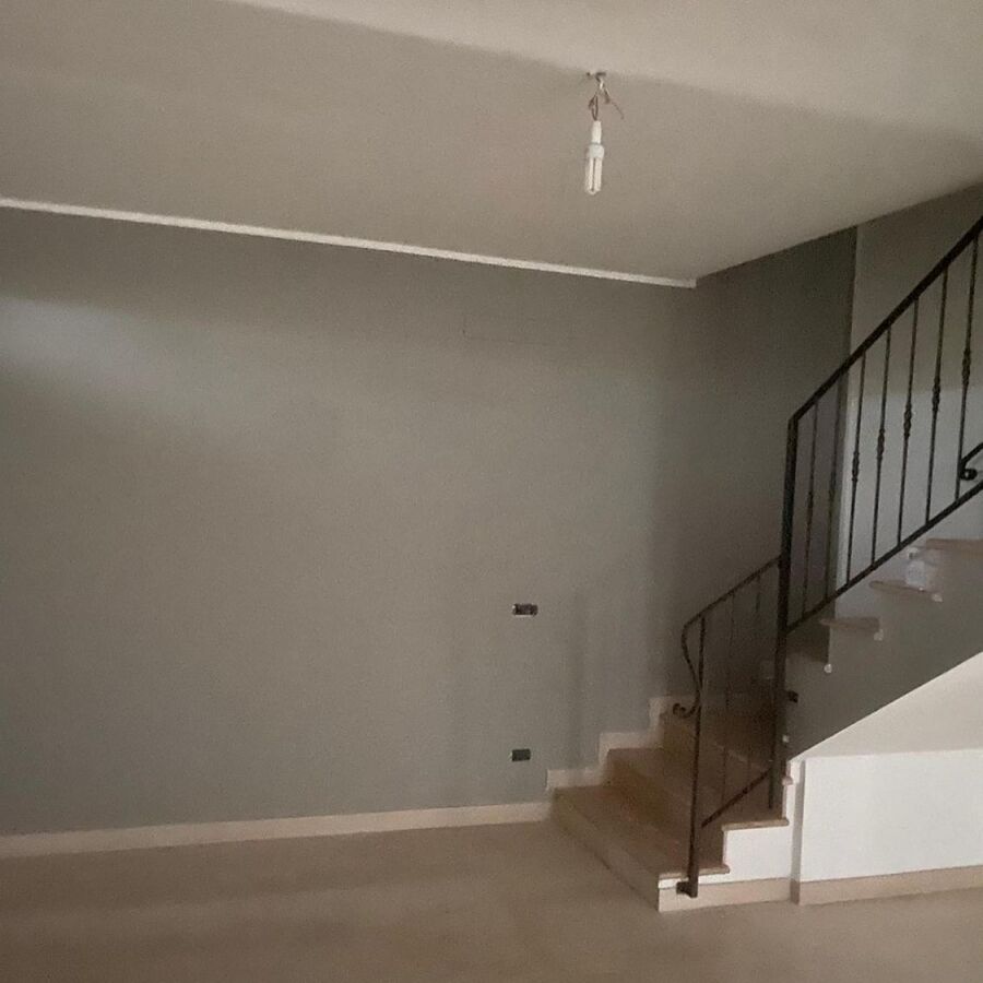 Interno finito con pareti e illuminazione curate da MVP Costruzioni